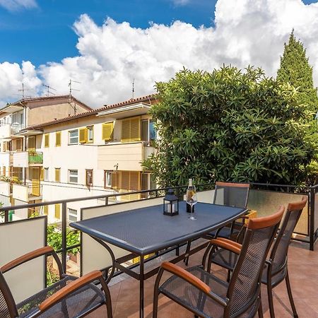 Apartment Lazzarich With Terrace Poreč Kültér fotó