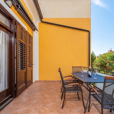 Apartment Lazzarich With Terrace Poreč Kültér fotó