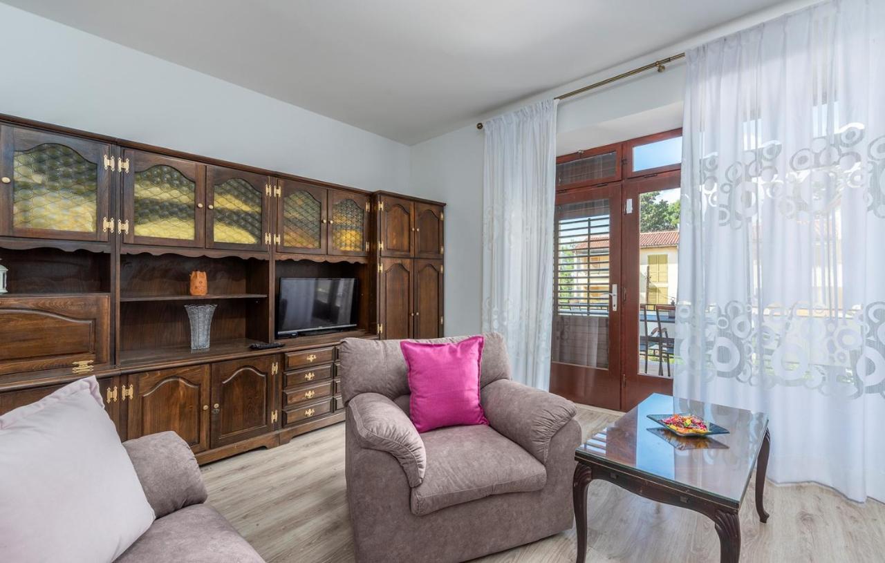 Apartment Lazzarich With Terrace Poreč Kültér fotó