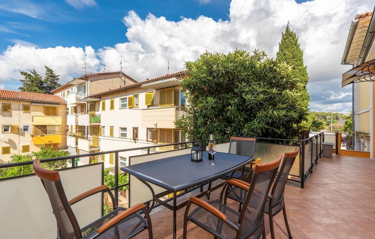 Apartment Lazzarich With Terrace Poreč Kültér fotó