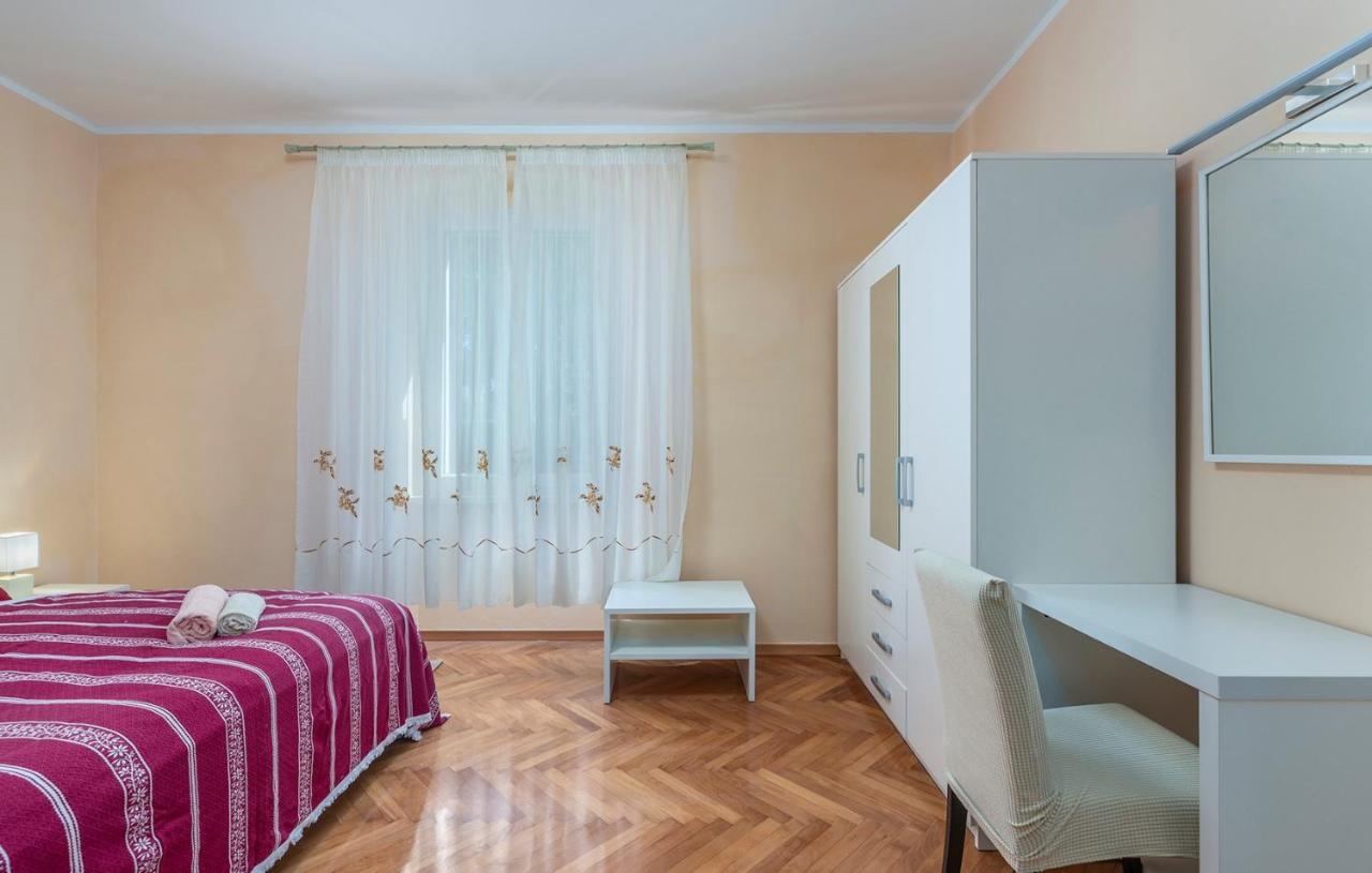 Apartment Lazzarich With Terrace Poreč Kültér fotó